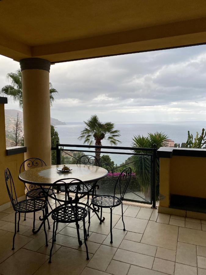 Taormina Bella Vista Apartment In Center With Pool By Taormina Holidays Exteriör bild